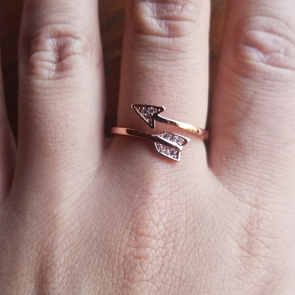 NWOT Rose Gold Arrow Ring - Picture 6 of 8